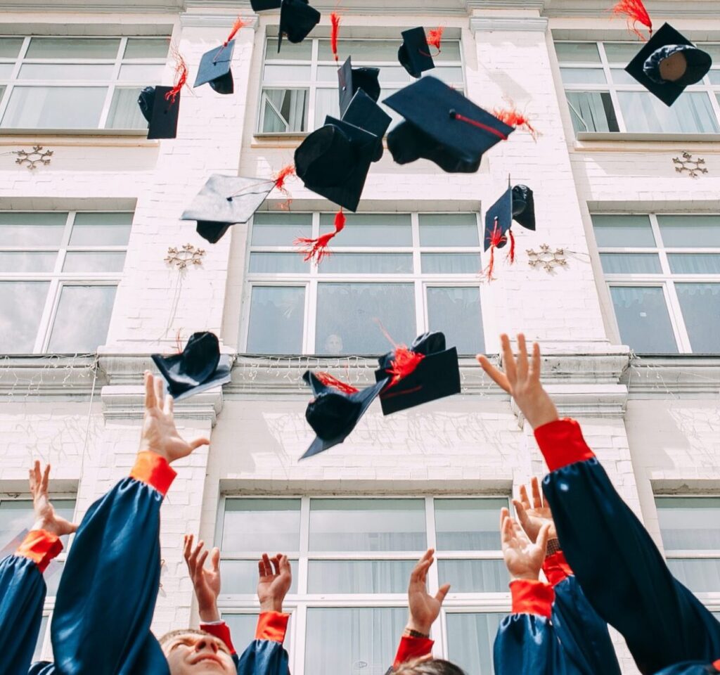 eindexamens geslaagd hoedjes graduation hats